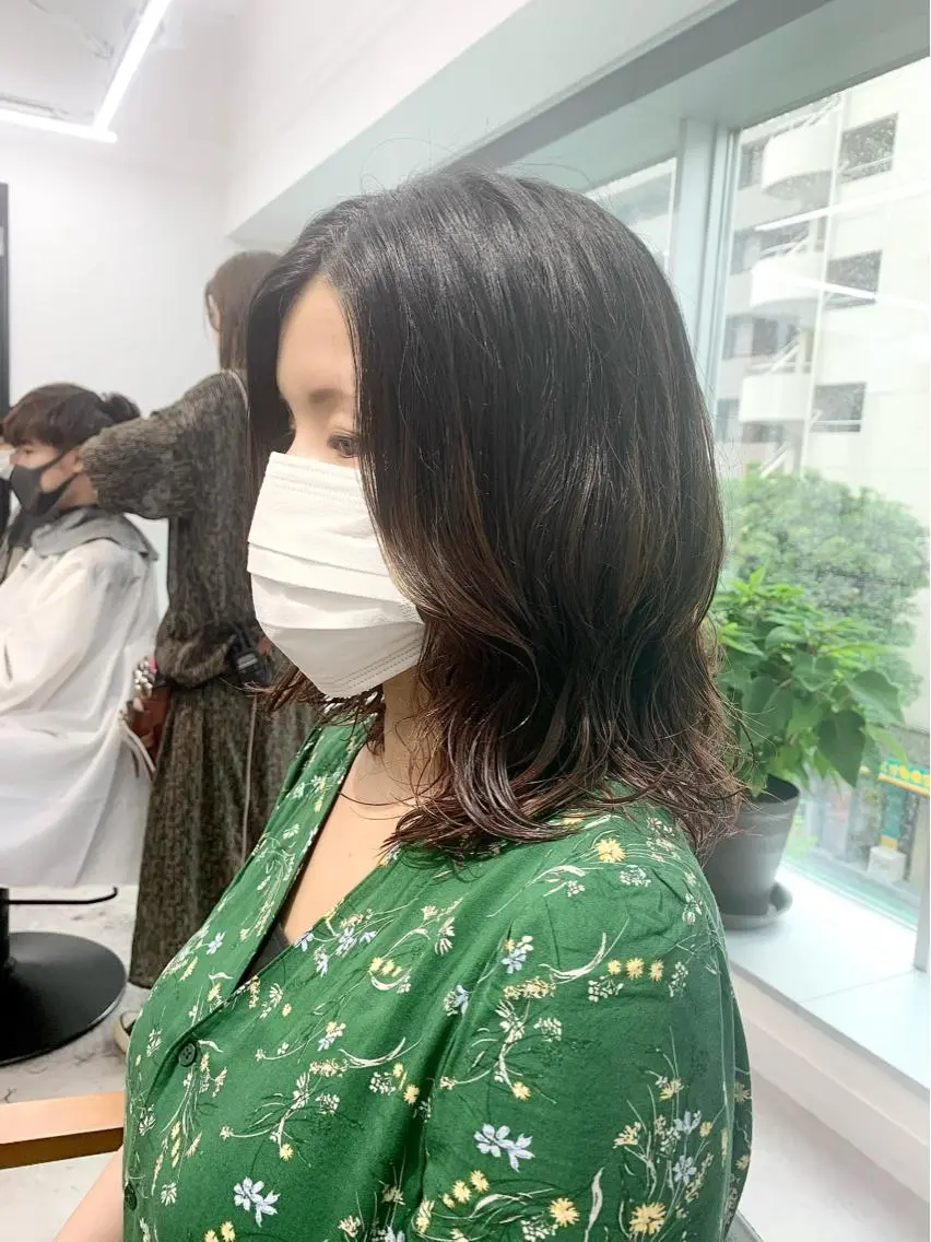 セミロング カラー パーマ ヘアアレンジ メンズ キッズ ネイル マツエク・マツパ アイブロウ レイヤーカット／ 巻ける縮毛矯正のヘアスタイル