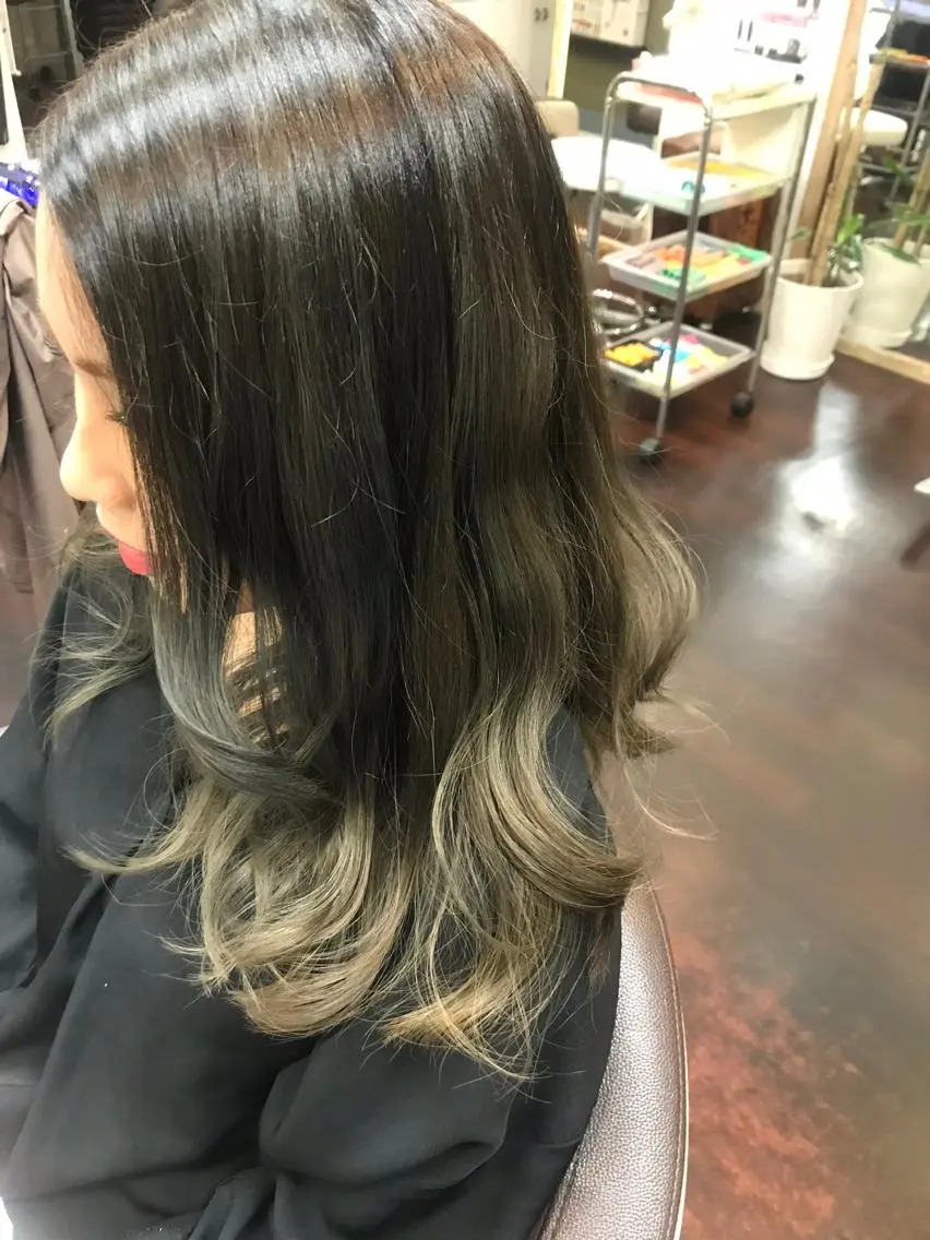 ロング カラー アッシュ バレイヤージュ レイヤーカット カット ヘアカラー トリートメント 藤本 麻衣のヘアスタイル