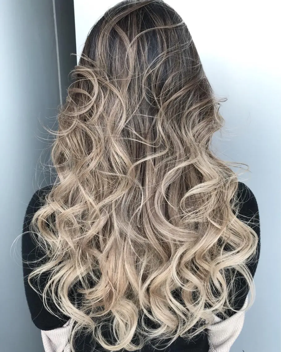 ロング カラー バレイヤージュ ブリーチ レイヤーカット ブリーチ 透明感HIDEのヘアスタイル