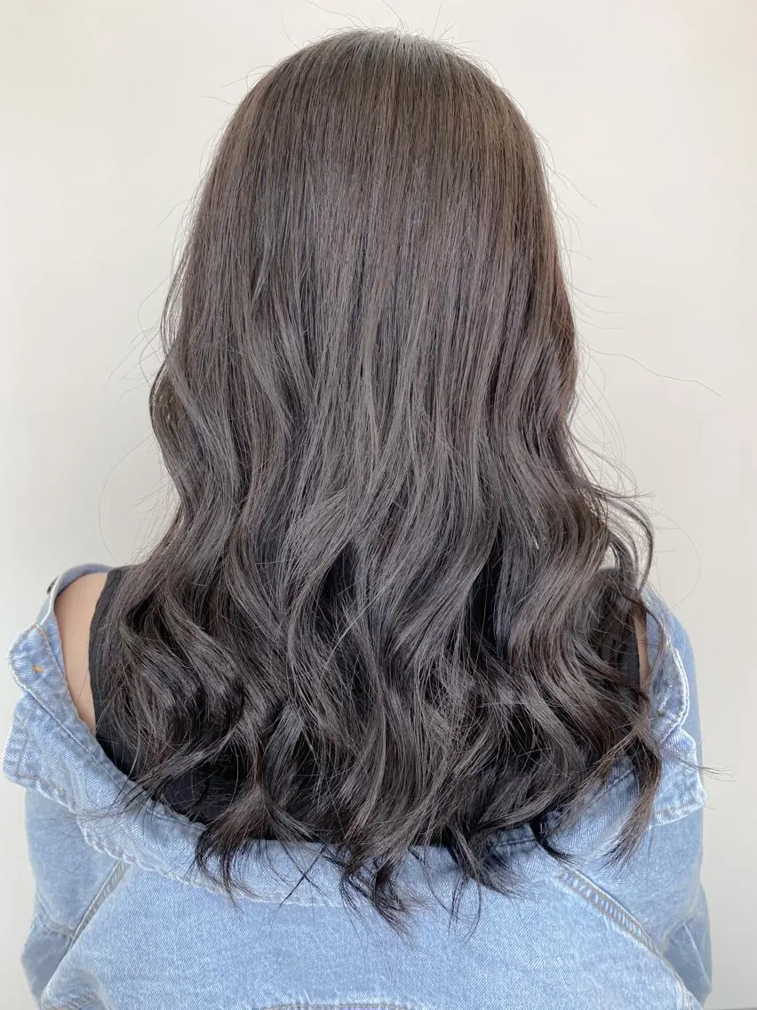 セミロング カラー ダークグレー 【透明感、艶髪】西村 有司のヘアスタイル