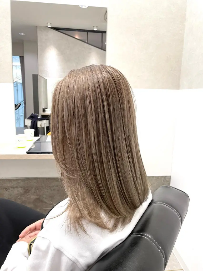 ミディアム カラー ベージュカラー ブリーチ 透明感カラー GISEL 筑紫野店のヘアスタイル