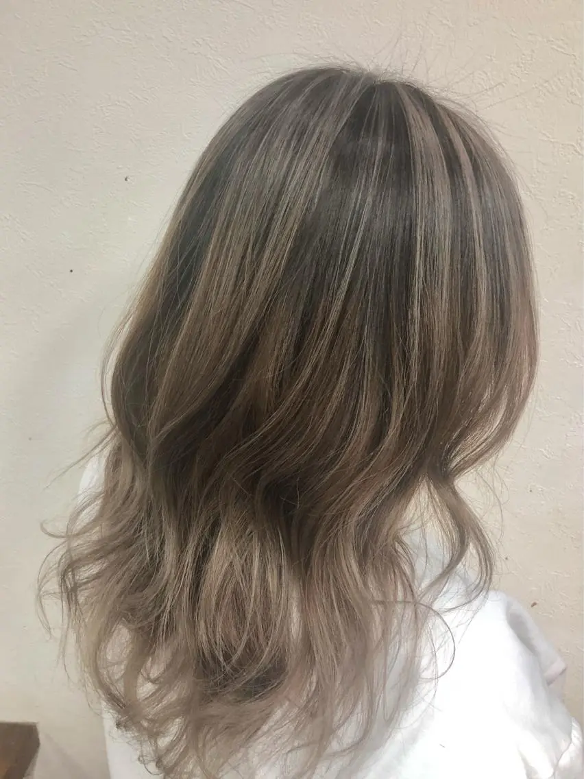 セミロング カラー 最高級エクステ /羽エクステ白石宇由のヘアスタイル