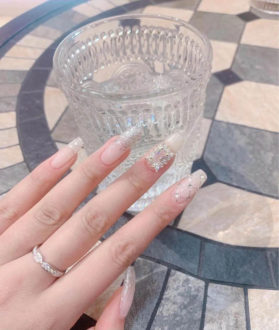 ネイル ハンドネイル Queens ciciのネイルデザイン