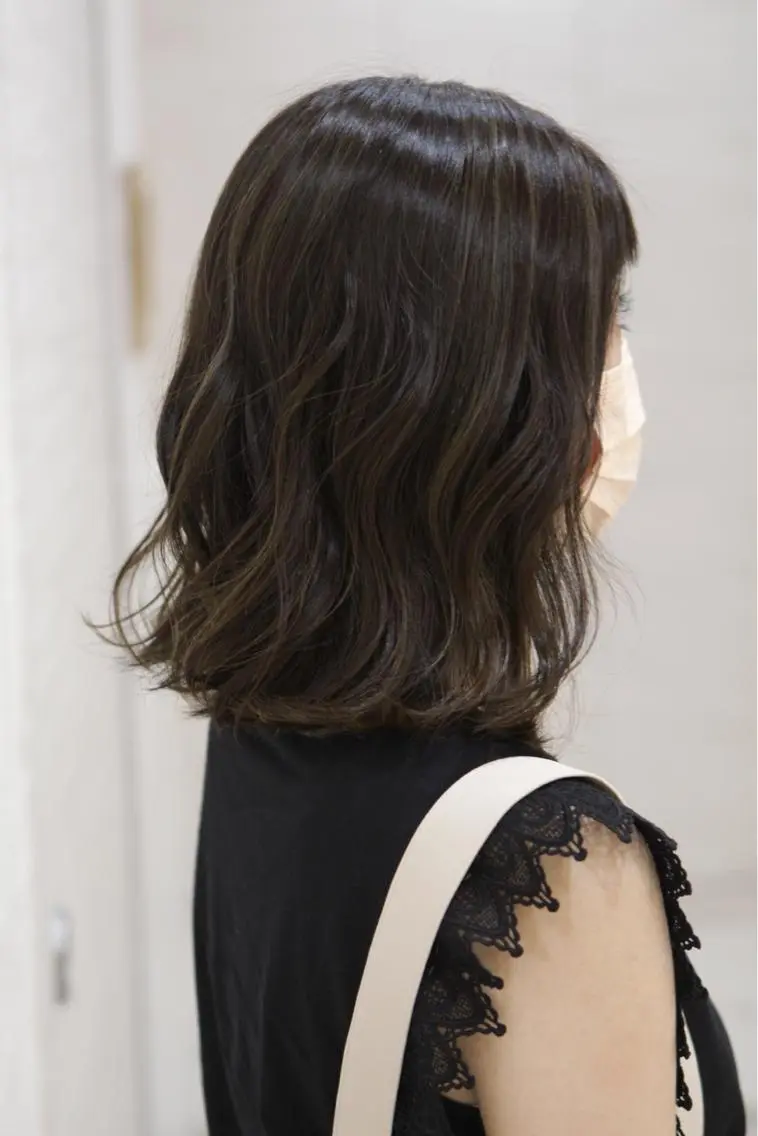 ミディアム カラー ブルーカラー ブルージュ ハイライトカラー ハイライト カット ヘアカラー トリートメント 斉藤 貴也のヘアスタイル