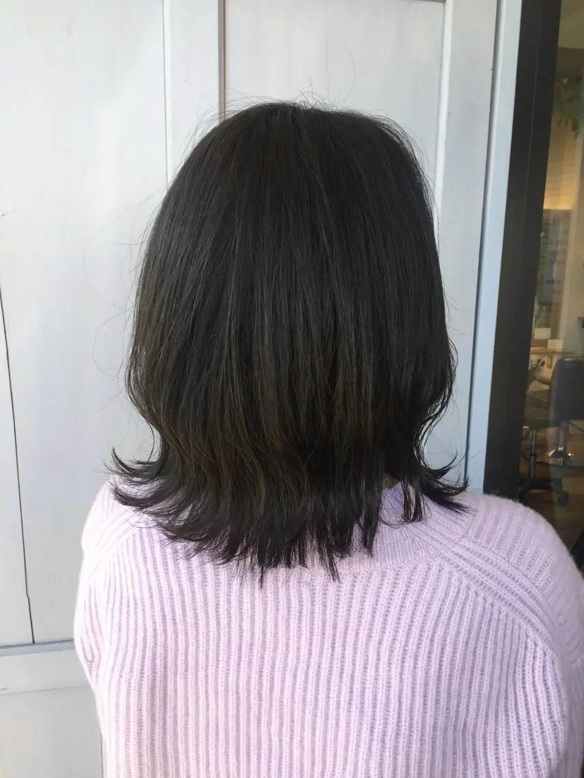 セミロング カラー アッシュ ツキダテ ユイのヘアスタイル