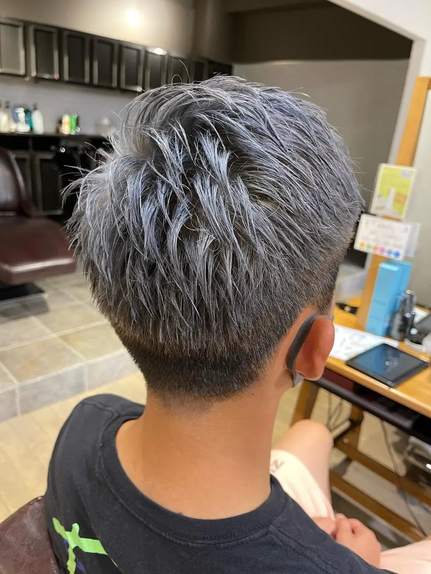 カラー メンズ シルバー 🧞‍♂️早志 陸哉🧞‍♂️のヘアスタイル
