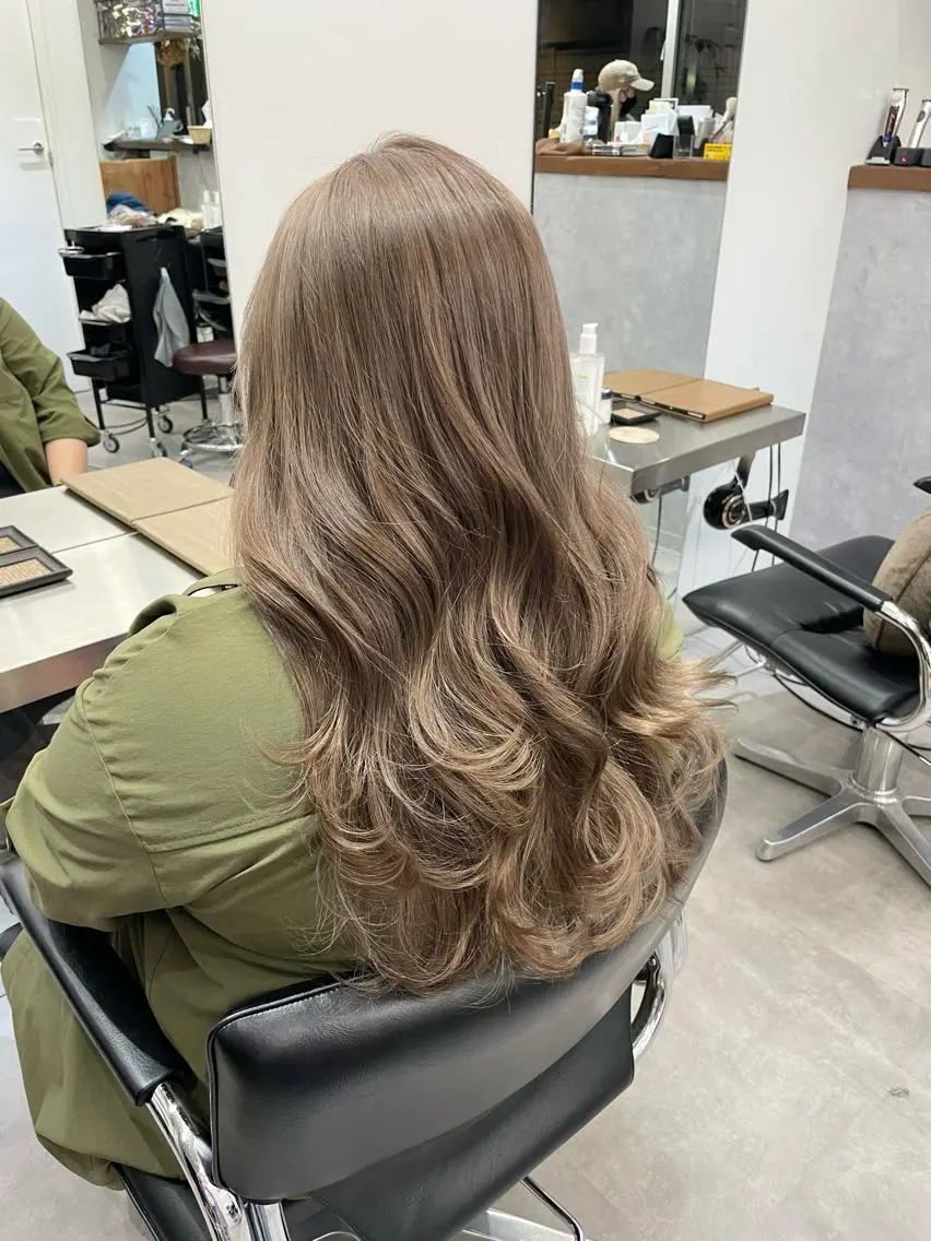 ロング カラー ベージュカラー ブリーチ ミルクティーベージュ ヘアカラー 湯田実津希🤎 ﾐﾙｸﾃｨ専門のヘアスタイル