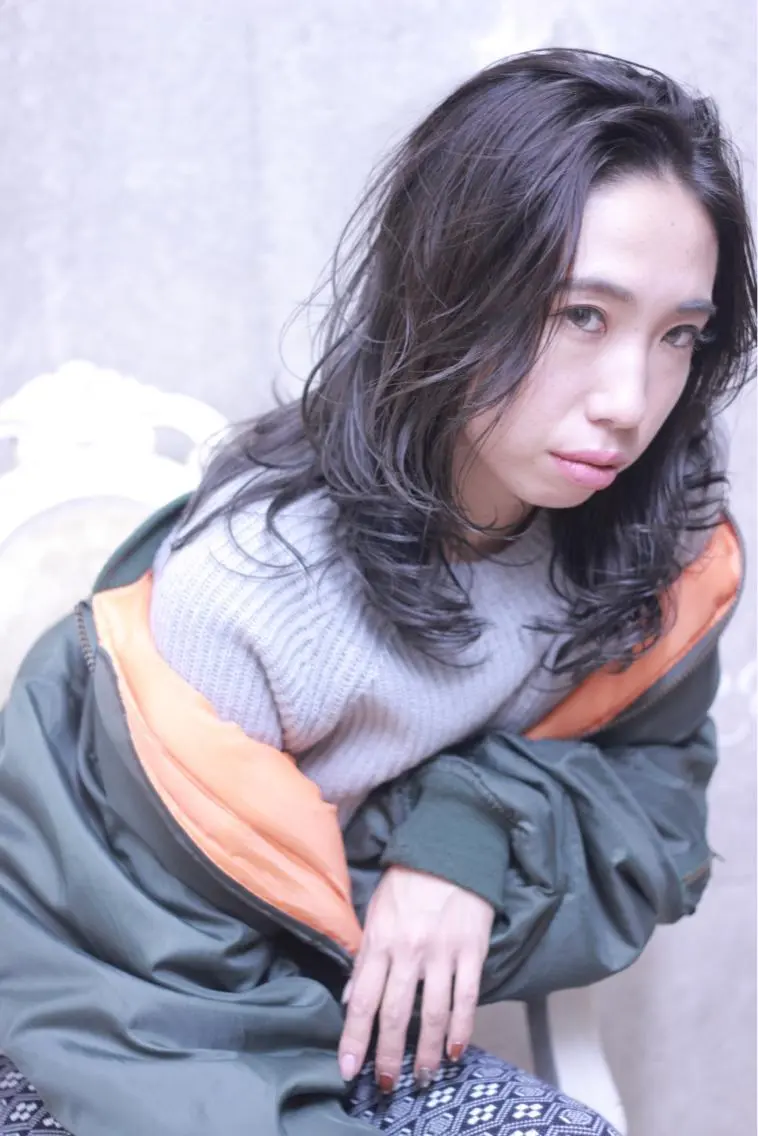 セミロング カラー ハイレイヤー レイヤーカット 及川 光のヘアスタイル