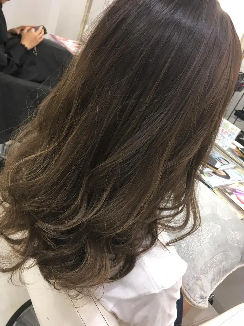 セミロング カラー 髪質改善 中川 翔のヘアスタイル