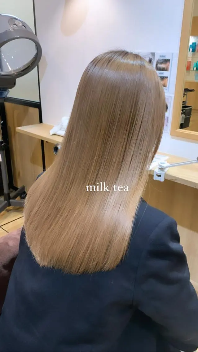 ロング 瀧優華白髪ぼかし 大人レイヤー🩵のヘアスタイル