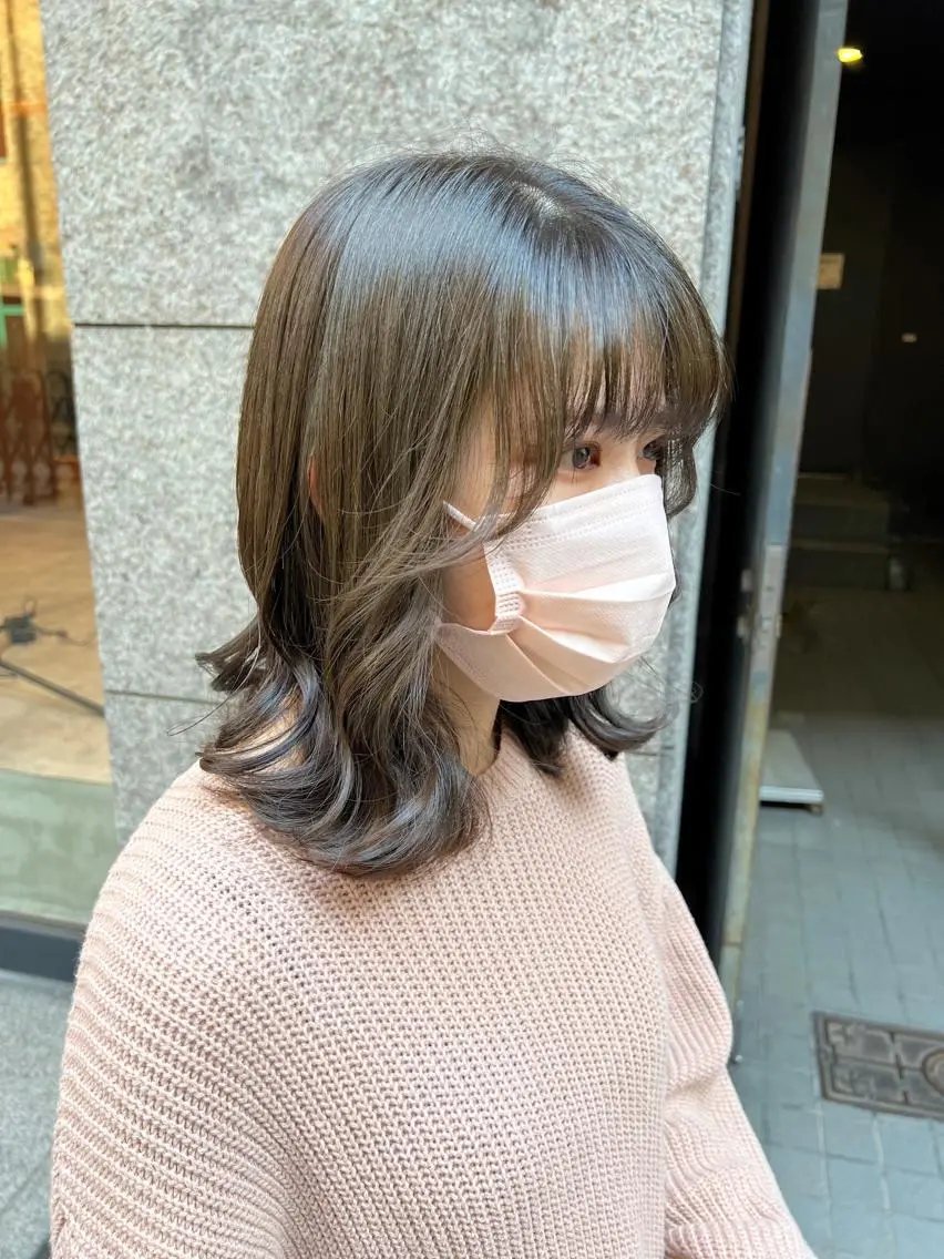 ミディアム カラー ベージュカラー オリーブベージュ THINK SHOP sakiのヘアスタイル