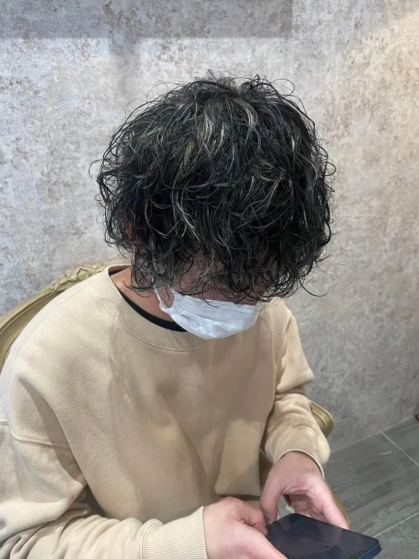パーマ メンズ ショート メンズパーマ 波巻きパーマ スパイラルパーマ カット パーマ ハイトーンベージュ 新潟/Manamiのヘアスタイル