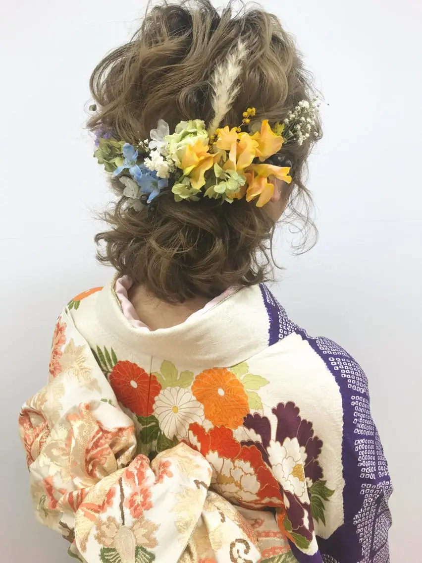 ヘアアレンジ 成人式 着物ヘア あやかショート 白髪ぼかしのヘアスタイル