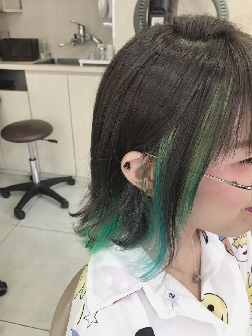 ショート カラー 吉岡 三四朗のヘアスタイル
