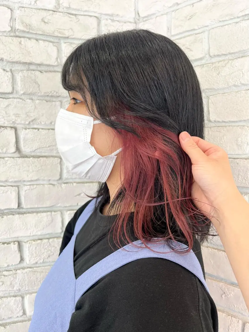 ミディアム ハイトーンカラー シールエクステのヘアスタイル