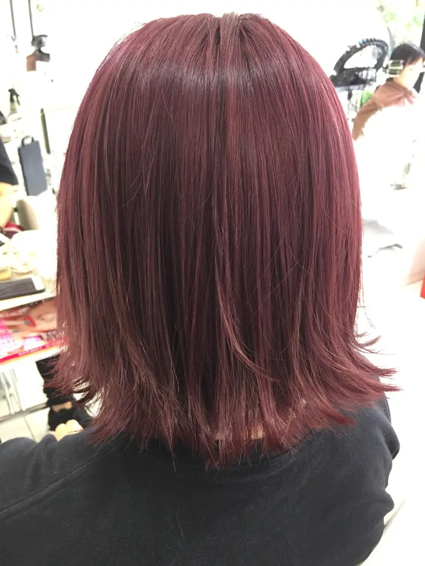 ミディアム カラー 切りっぱなしボブ レッドカラー ボブ 稲荷 友美のヘアスタイル