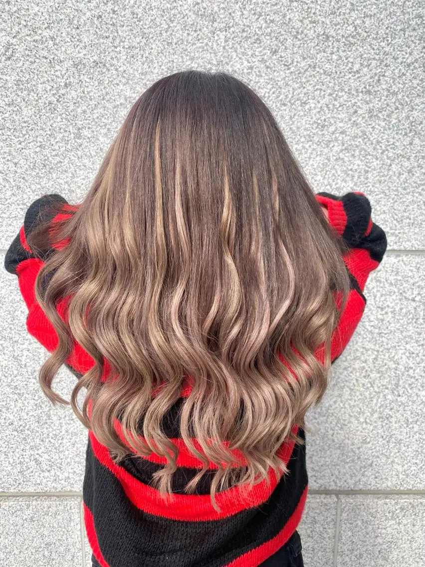 ロング 重原 彩香のヘアスタイル