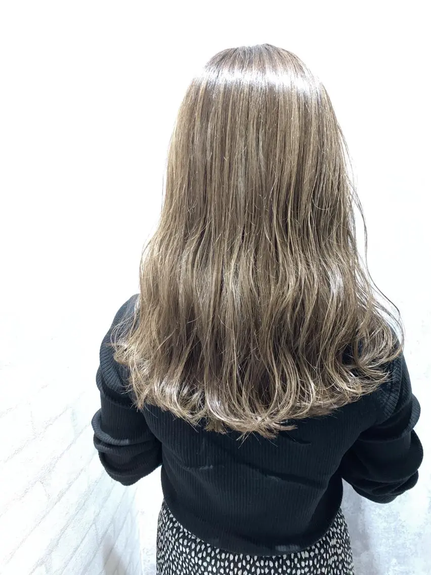 セミロング カラー セミロングパーマ アディクシーカラー アッシュ バレイヤージュ ブリーチ カット ヘアカラー トリートメント Zina福岡天神🪞 髪質改善🪞レイヤーのヘアスタイル