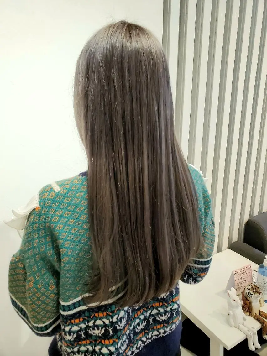 ロング カラー ブリーチ ケアブリーチ 透明感カラー ダブルカラー グレージュ 北九州美容室 🕊️わかな✂︎のヘアスタイル