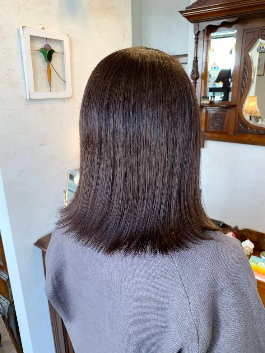 ミディアム カラー ベージュカラー ブリーチ グレージュ ラベンダーカラー ラベンダーグレージュ カット ヘアカラー トリートメント FAVOR Emiのヘアスタイル