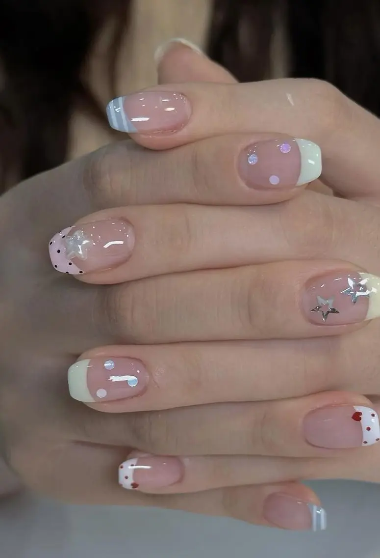 ネイル アートネイル オーロラネイル フレンチネイル ジェルネイル ガラスフレンチ JISOO ANA.CHUOのネイルデザイン