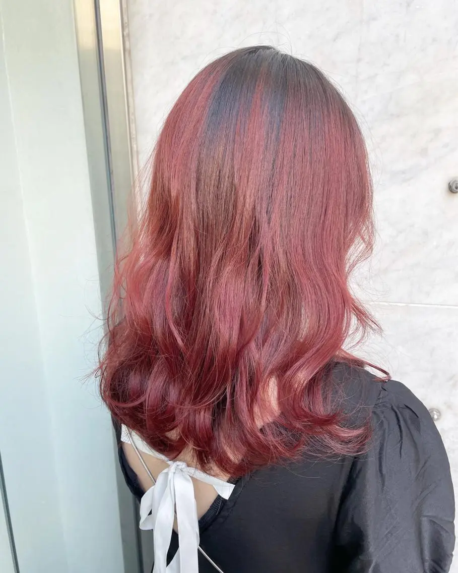 セミロング カラー バレイヤージュ ピンクカラー レイヤーカット RU RIのヘアスタイル