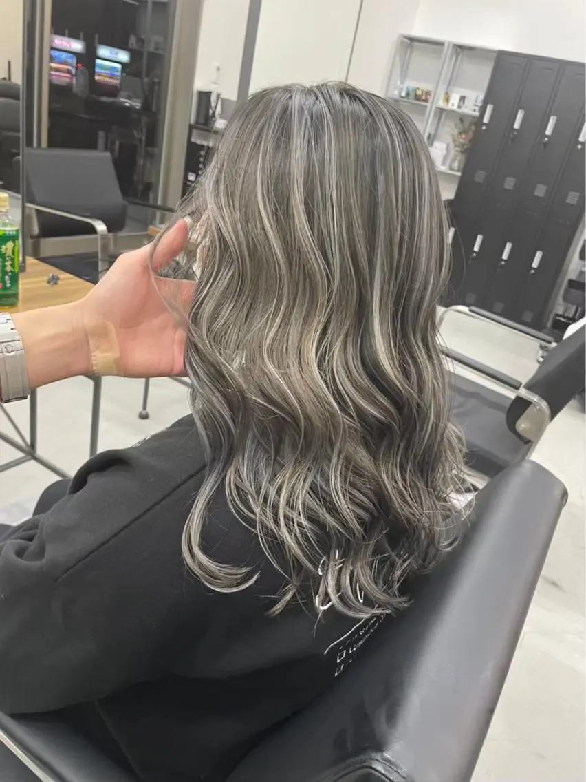 セミロング カラー パーマ ヘアアレンジ ネイル マツエク・マツパ アイブロウ ショートボブ セミロングパーマ バレイヤージュ ブリーチ ケアブリーチ カラー特化サロン大阪 ルービック江坂/新城のヘアスタイル