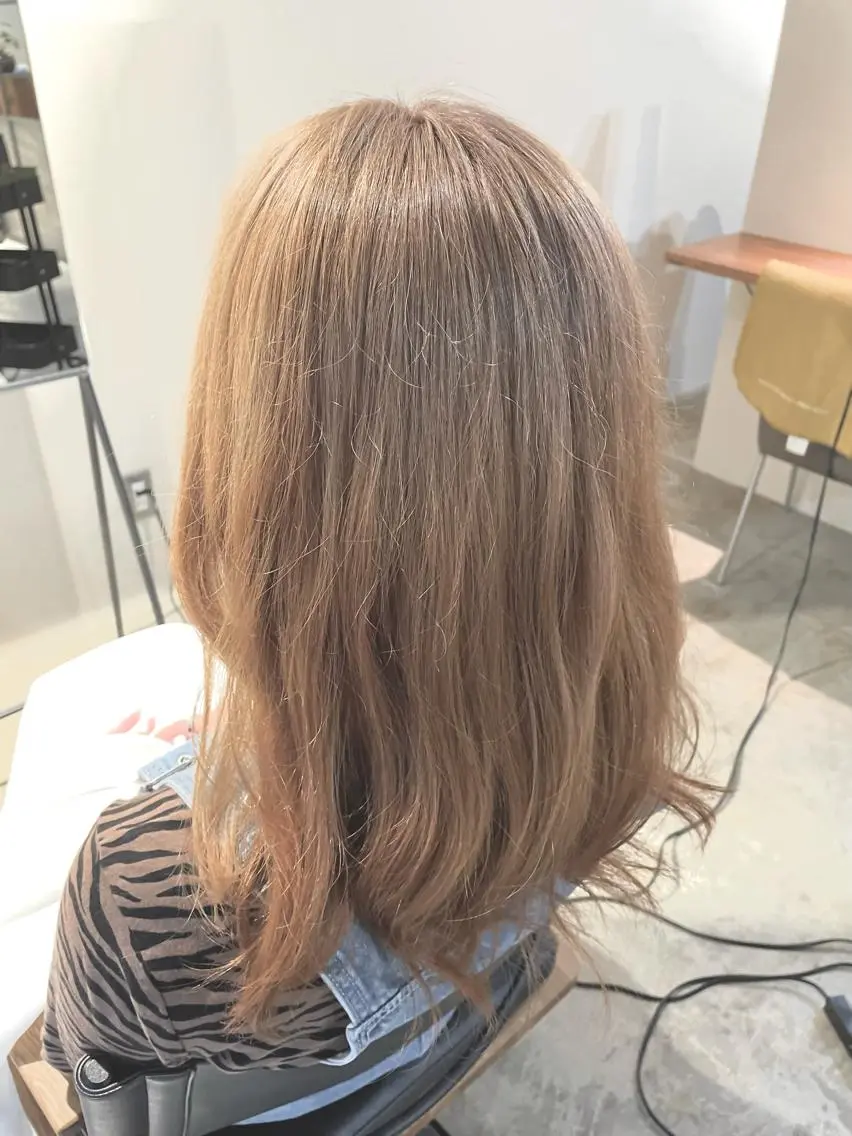 セミロング カラー ベージュカラー ブリーチ ケアブリーチ ケアカラー ダブルカラー RHAIRSALON 西山梓のヘアスタイル