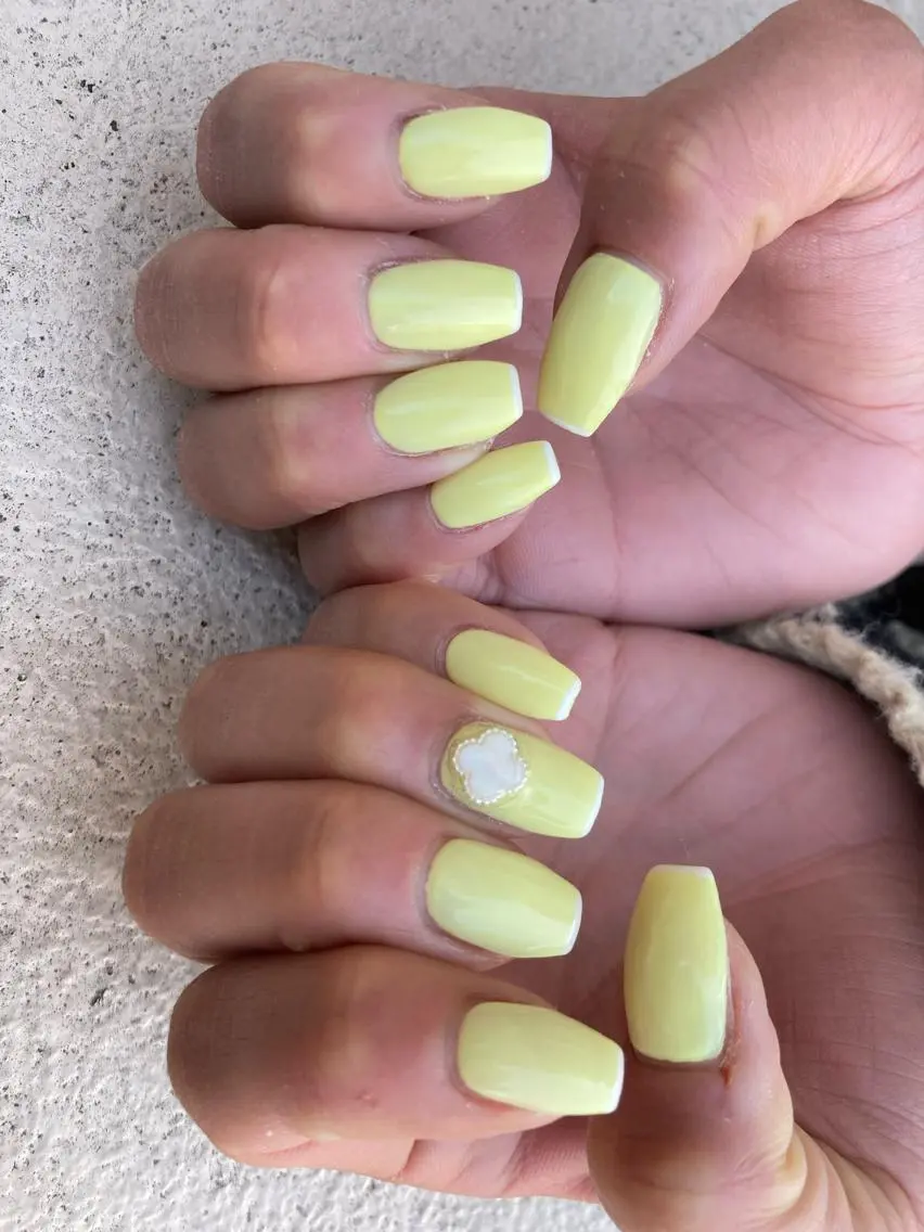 ミディアム ネイル ハンドネイル フットネイル ✴︎ Delightのネイルデザイン
