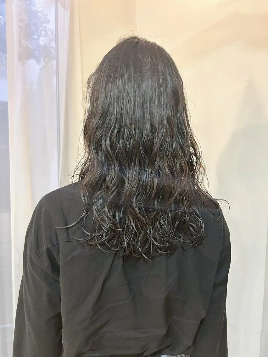 ロング パーマ 谷澤 朋佳のヘアスタイル