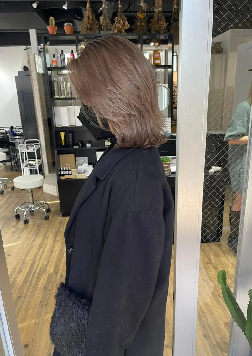 ミディアム カラー ベージュカラー グレージュ レイヤーカット ARCANAブリーチ ダブルカラー🌟原宿のヘアスタイル
