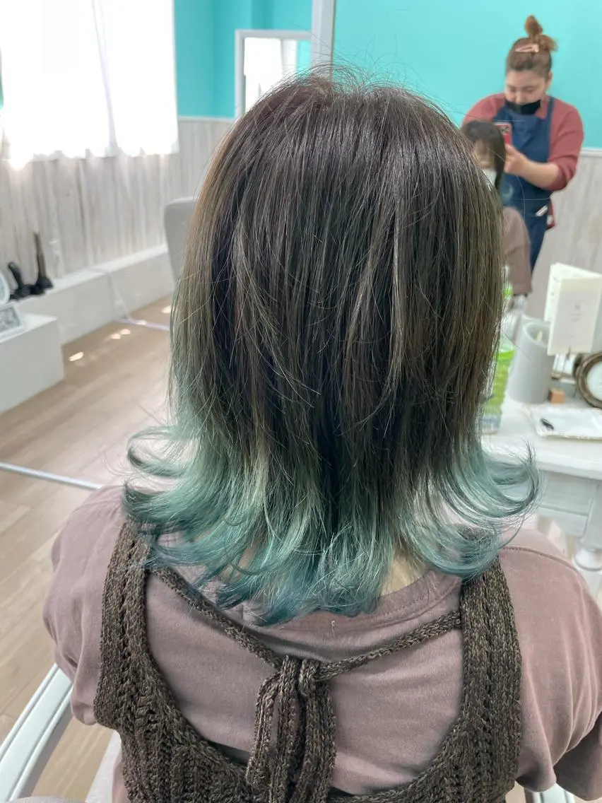 セミロング 外ハネヘア ヘアカラー トリートメント 🐆アンドウ チカコ🦓のヘアスタイル