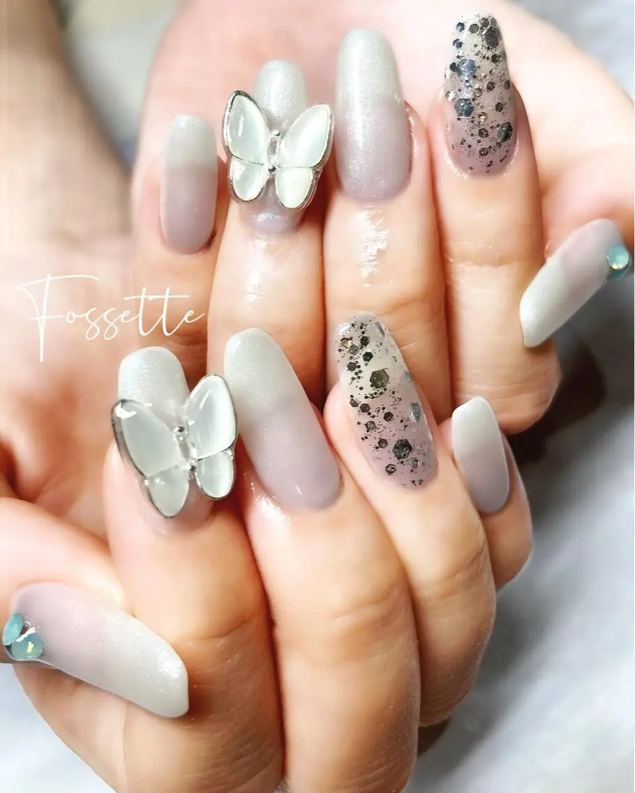 ネイル ホログラムネイル ワンカラーネイル ホワイト 冬ネイル ハンドネイル nailsalon Fossetteのネイルデザイン