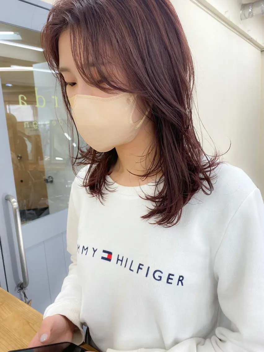 ミディアム カラー ピンクカラー ピンクパープル パープルカラー レイヤー暖色カラー 池袋Yamamotoのヘアスタイル