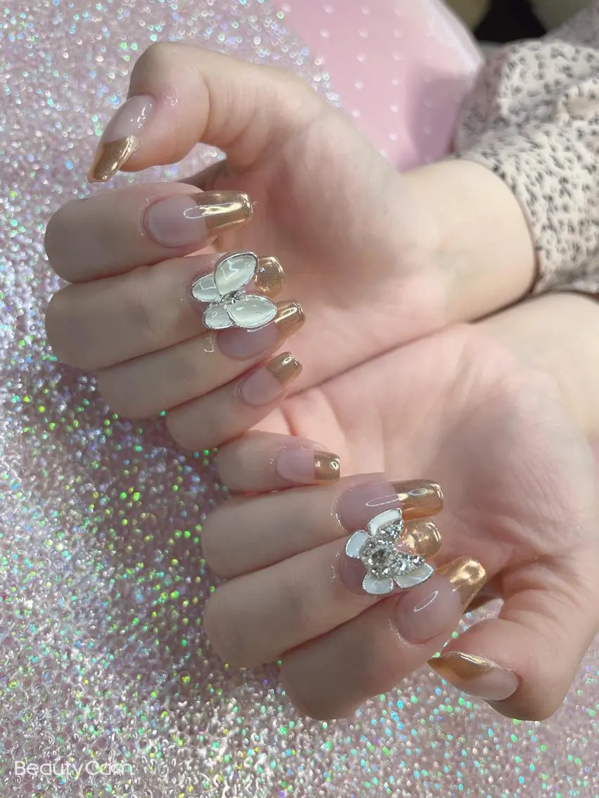 ミディアム ネイル フレンチネイル ミラーネイル ハンドネイル 《LB》ラブリエ Nail&eyeのマツエク・マツパデザイン