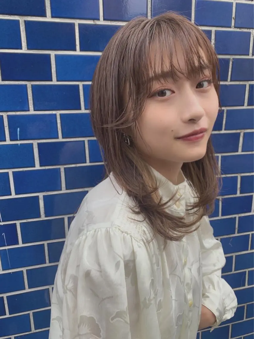 ミディアム ミルクティーブラウン カット ヘアカラー トリートメント 💈ホリ ダイキ💈のヘアスタイル