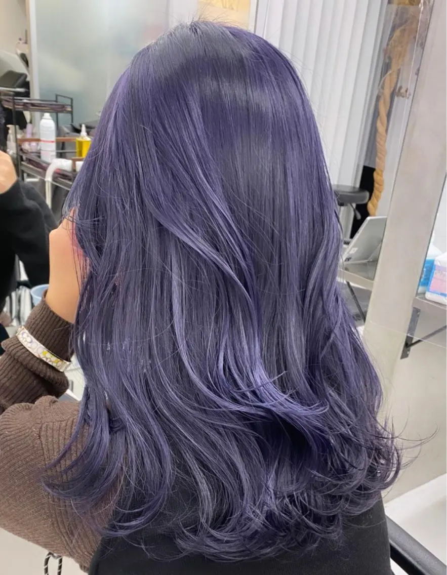 セミロング カラー ブリーチ ブルーカラー ラベンダーカラー Ayuri🫧 Laughのマツエク・マツパデザイン
