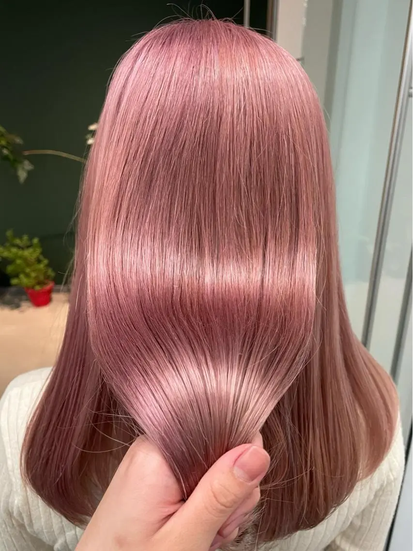 ロング カラー ブリーチ ピンクカラー ひなた あゆみのヘアスタイル
