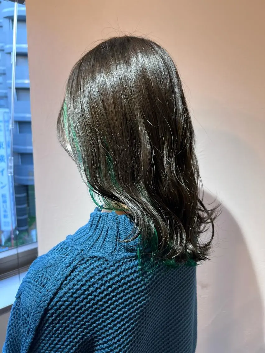 セミロング カラー ブリーチ インナーカラー ベイリコルド　アトリ 店長　宮城一真のヘアスタイル
