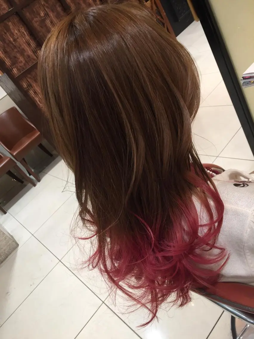 ロング カラー グラデーションカラー 宮下 愛璃紗のヘアスタイル