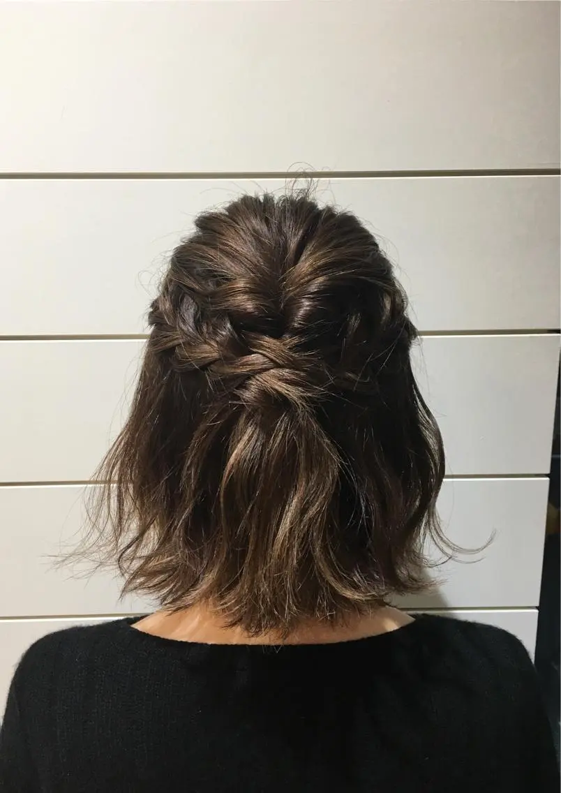 ミディアム セミロング カラー ヘアアレンジ ハーフアップ ボブ 鍵山 千秋のヘアスタイル