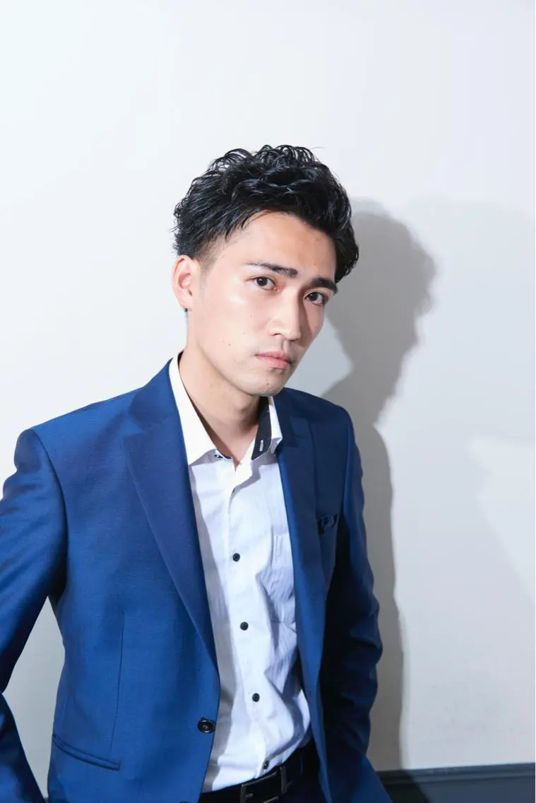 ショート パーマ メンズ アップバング ビジネス KUTSUKAKE YUTOのヘアスタイル