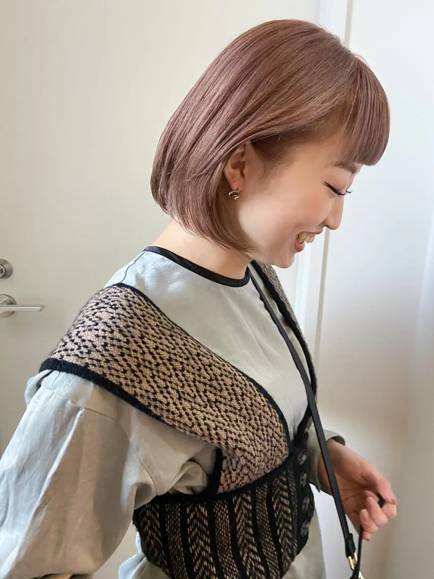 ミディアム カラー アッシュ ベージュカラー 透明感カラー ココアベージュ ハイライトカラー カット ヘアカラー トリートメント 岡本康平/ボブ/ブリ ーチ/酸性ストレートのヘアスタイル