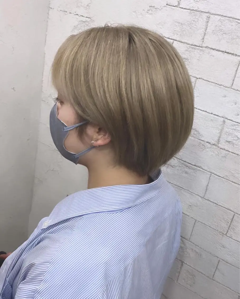 ショート カラー ベージュカラー ホワイトベージュ グレージュ系はお任せ /ケアブリーチ/岩崎のヘアスタイル