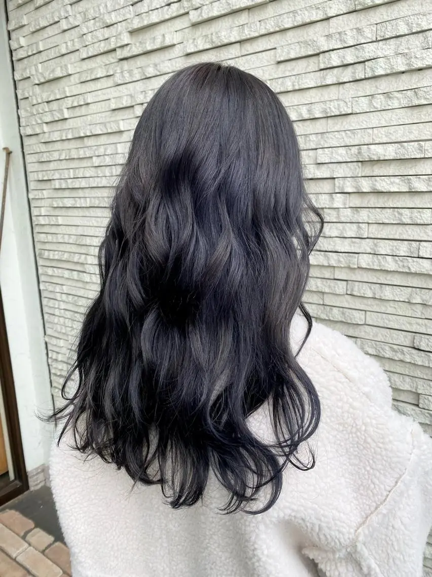 カラー 黒髪 ブルーカラー ブルーブラック ハイトーンカラー 大形 誉のヘアスタイル