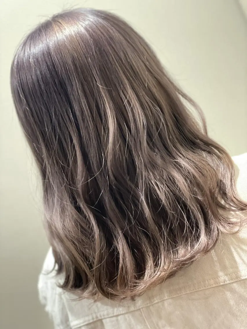 カラー ロング ベージュカラー ブリーチ グレージュ ミルクティーベージュ ブリーチなしカラー ヘアカラー トリートメント ハイトーン得意😍 Lumiereのヘアスタイル