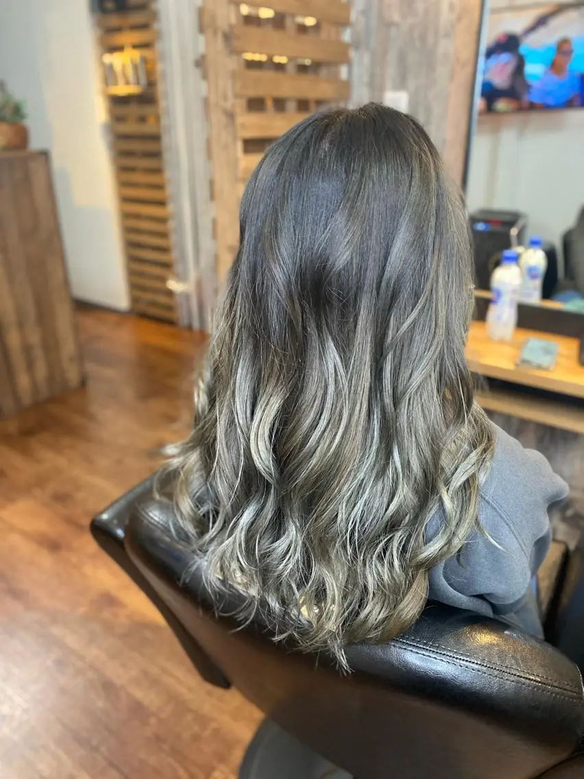 ロング カラー ヘアアレンジ ブリーチ カット ヘアカラー トリートメント Luzir⭐︎ GEN⭐︎のヘアスタイル