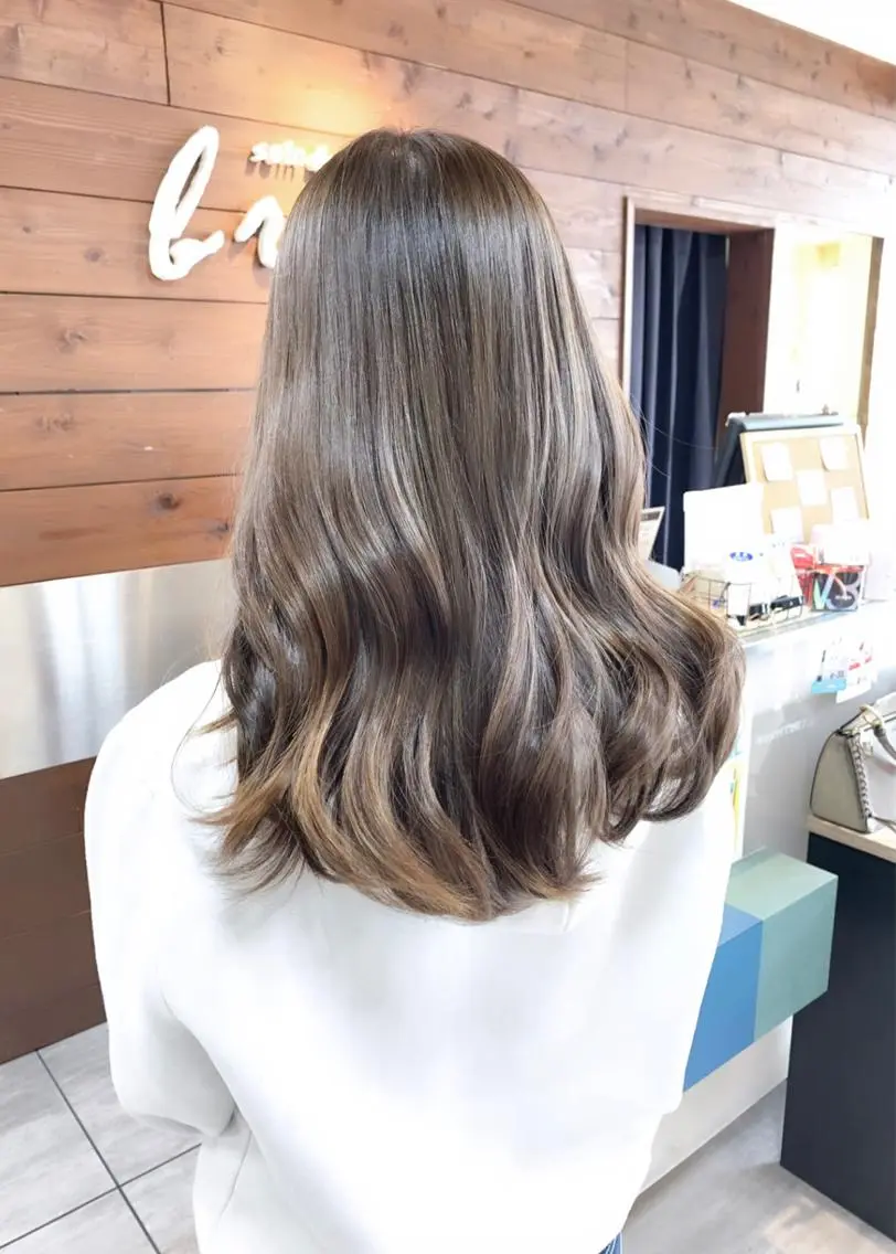 セミロング レイヤー/艶髪カラー 森本くるみのヘアスタイル