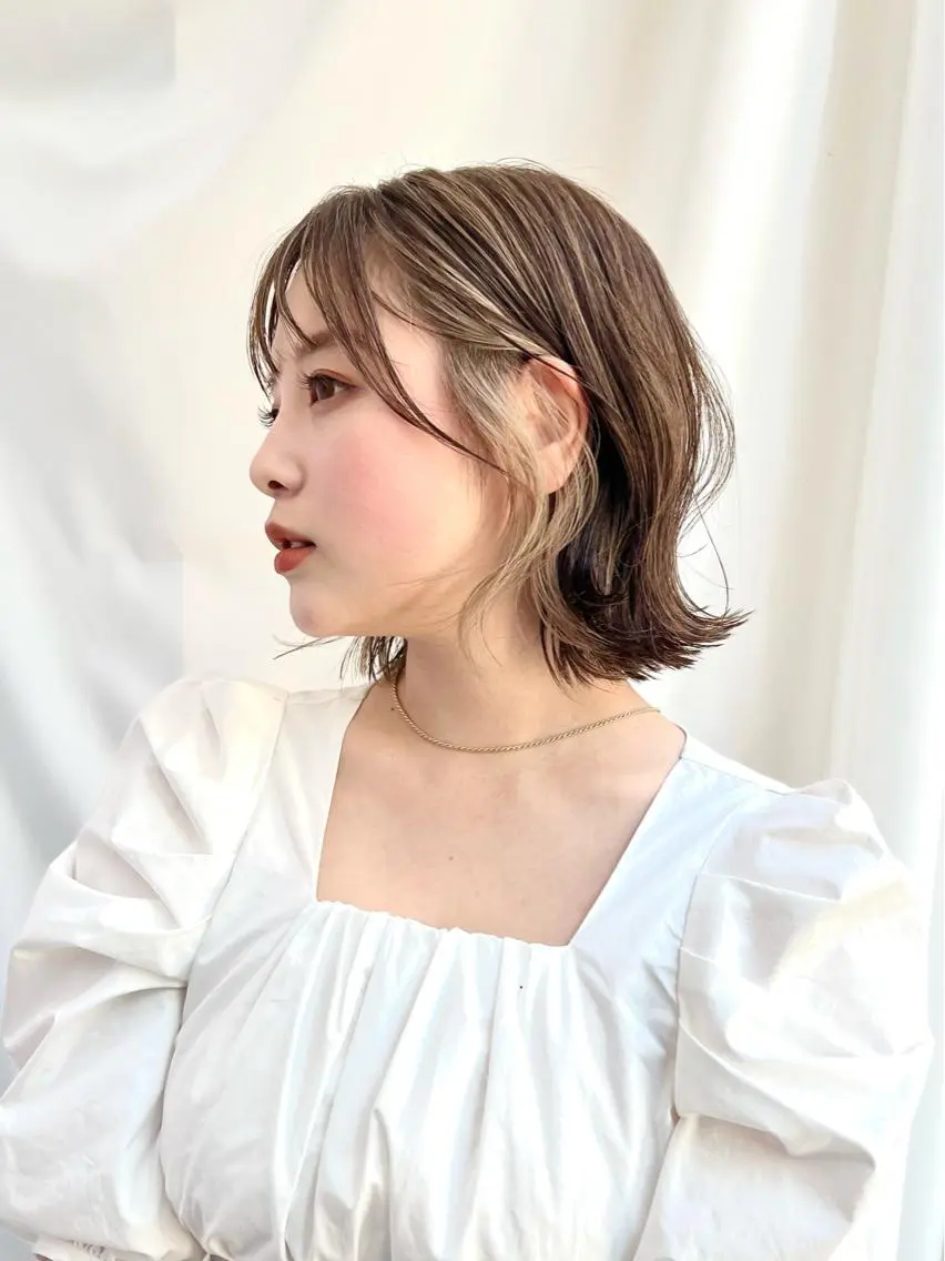 ミディアム カラー 切りっぱなしボブ ベージュカラー ブリーチ グレージュ ボブ ヘアカラー トリートメント レイヤー専門家 ダブルカラー修のヘアスタイル