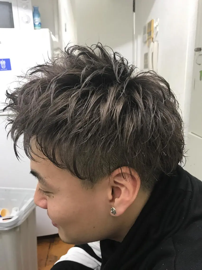 カラー メンズ レイヤーカット 西村あきやのヘアスタイル